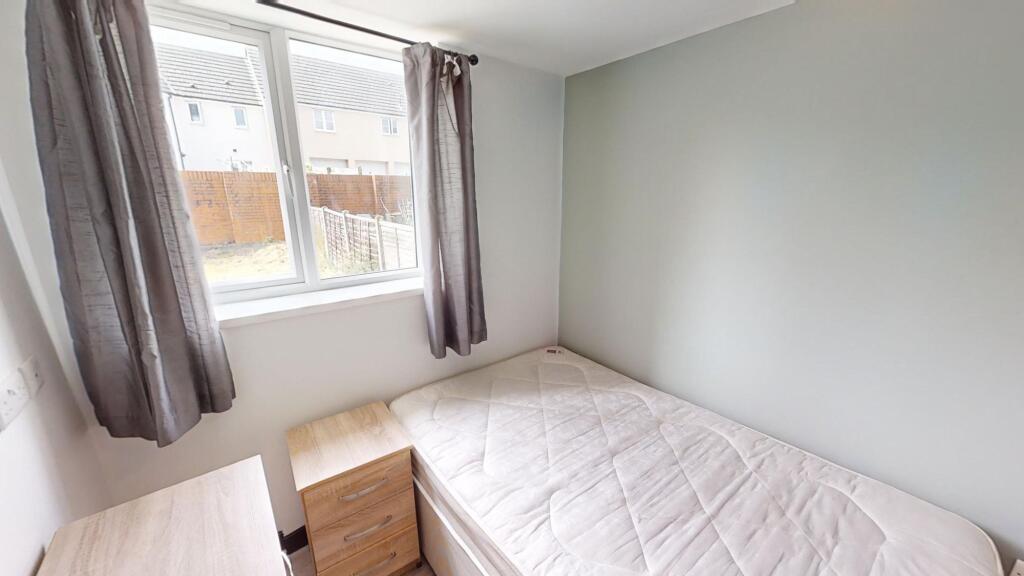 5 bedroom semi-detached house for rent