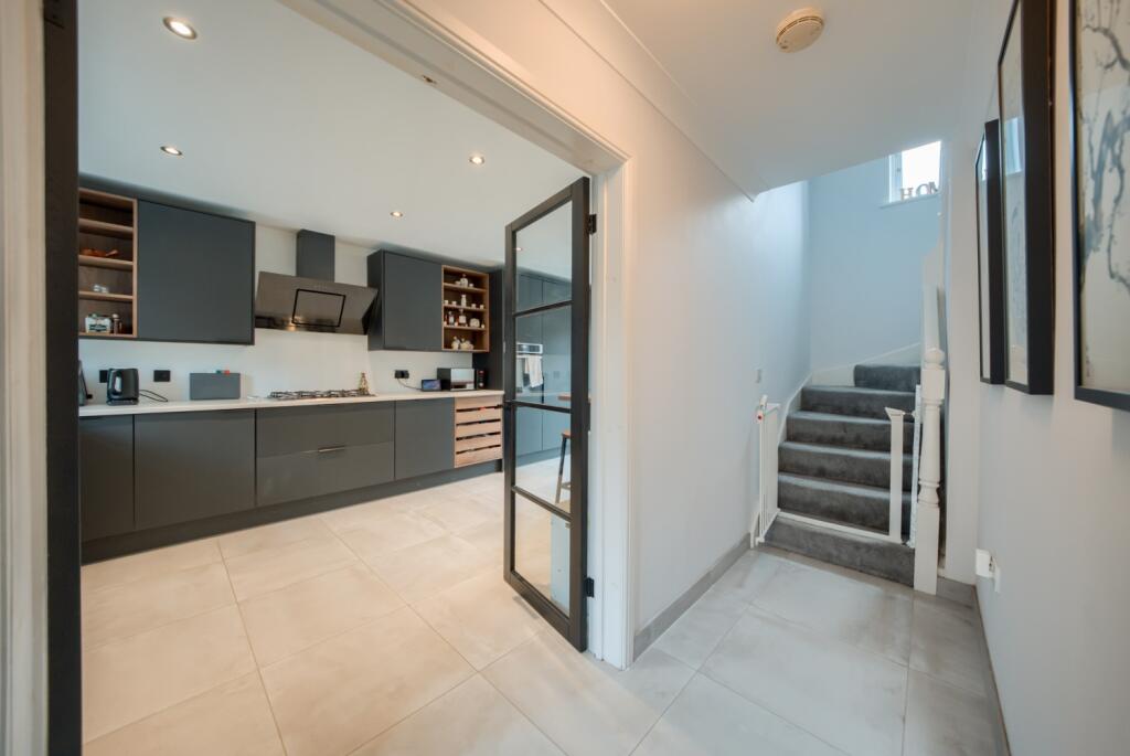 Burns Close, Stratford-upon-Avon,CV37 photo 4