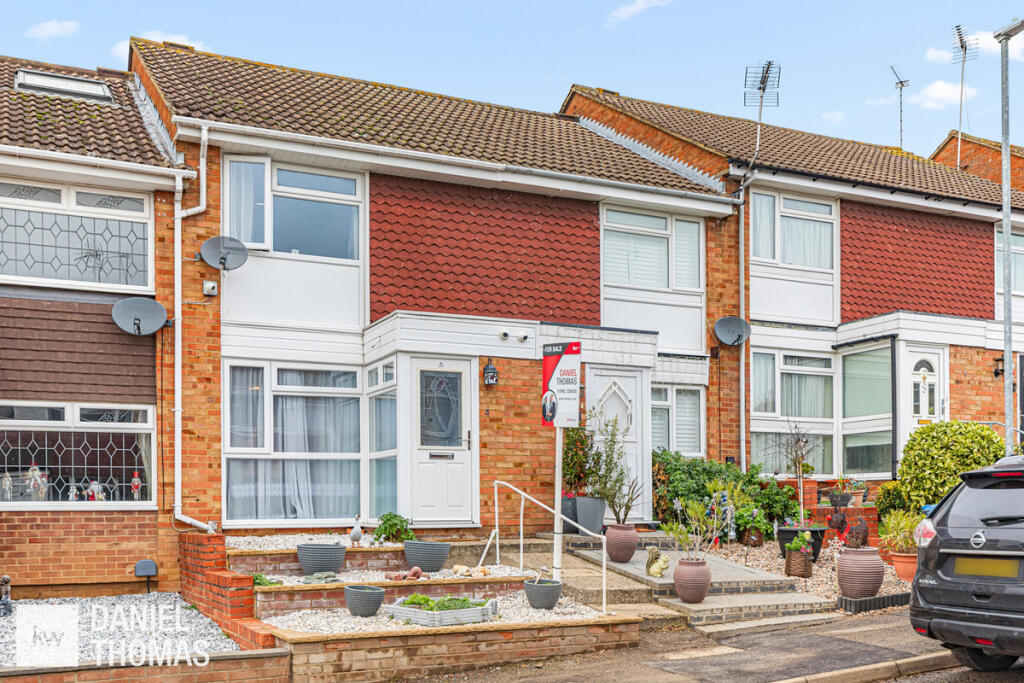2-bed terraced on Chartwell Close, Waltham Abbey, EN9, £365,000