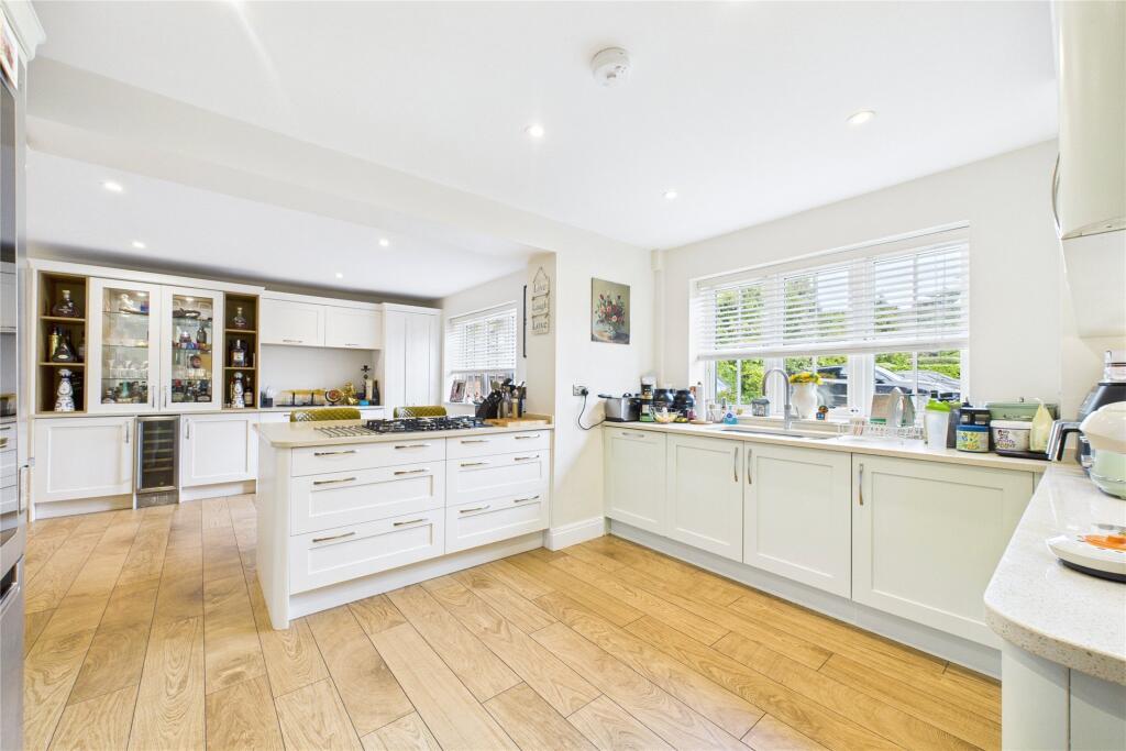 Winbury Place, Maidenhead, Berkshire, SL6 photo 2