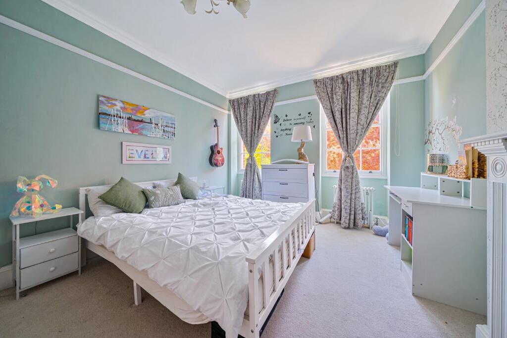 Apartment in Gosport, Hampshire - More