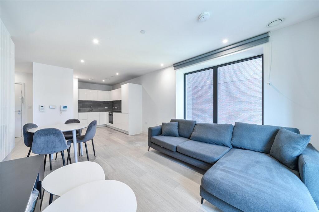 Main image of property: 30 Shipwright Street, London, E16