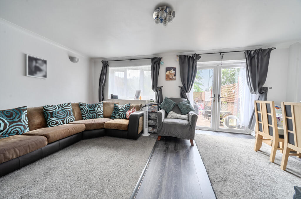 Springwood Avenue, Waterlooville, Hampshire, PO7 - View 2