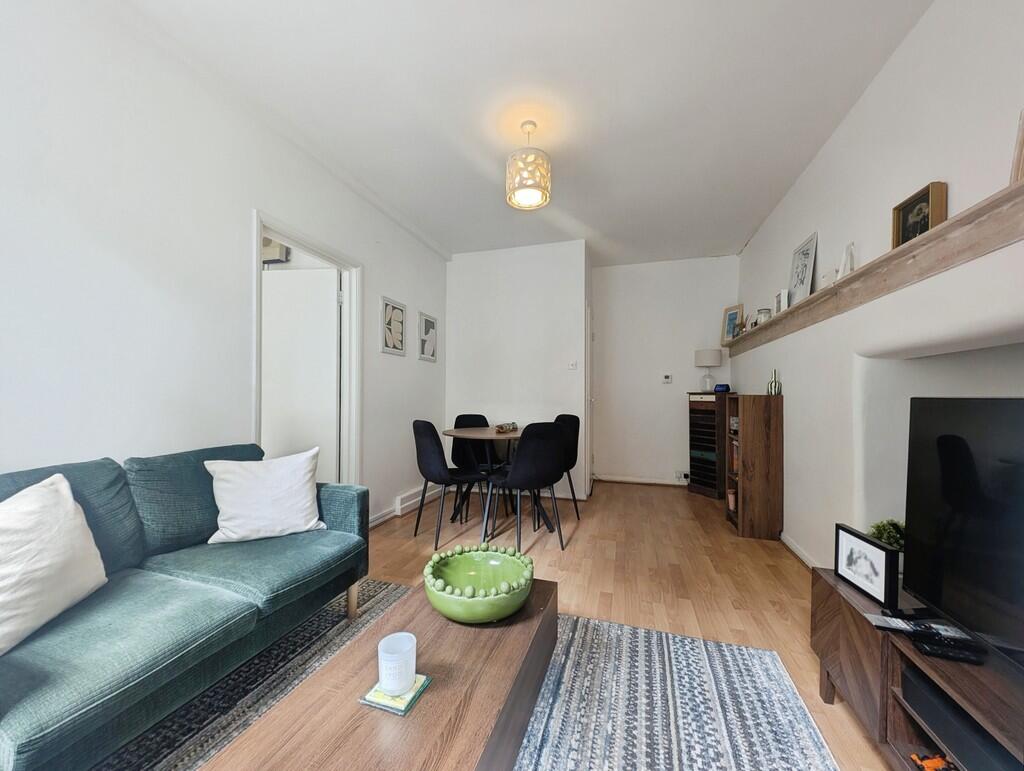Apartment in Bath, Walcot - View 4