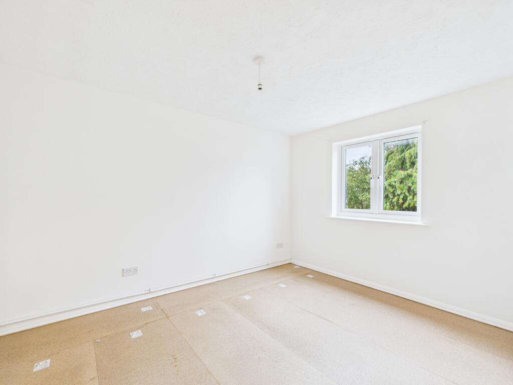 Odette Gardens, Tadley, RG26 photo 4