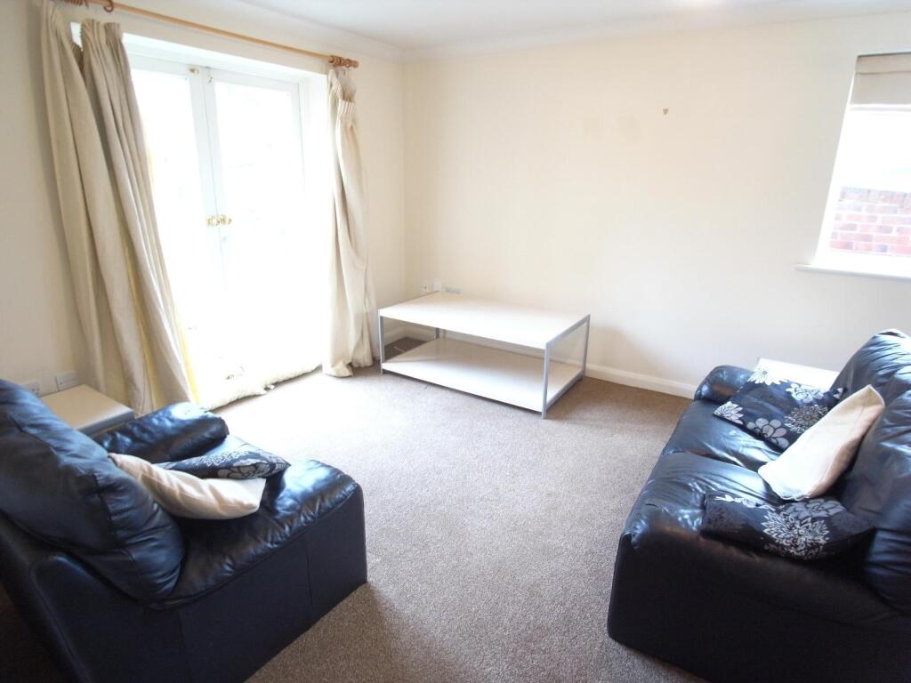 Apartment in Leeds, Gledhow Park, Moortown - View 3