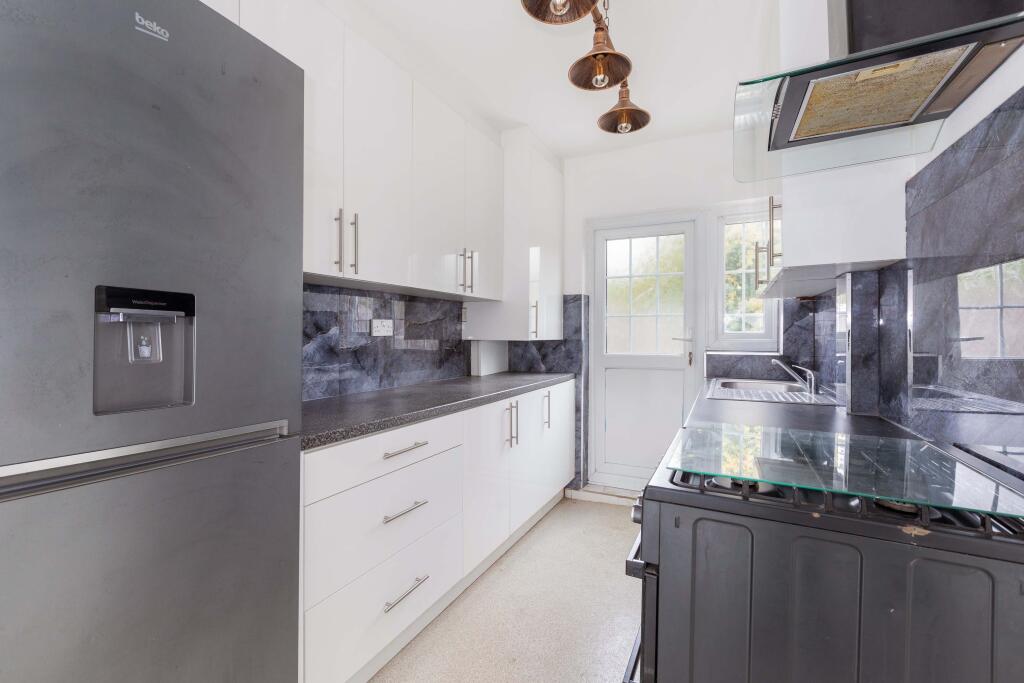 Apartment in Slough - View 3