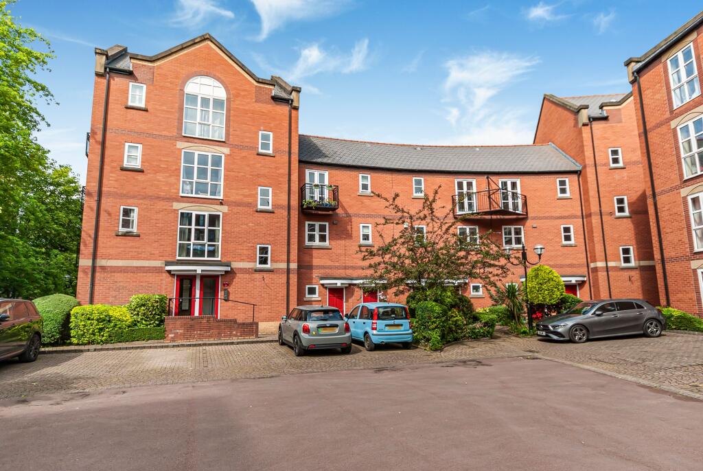 3-bed flat on John Smeaton Court, Manchester, M1, £325,000