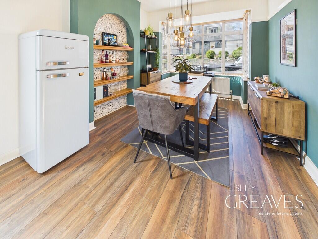 House in Nottingham, Porchester Gardens, Woodthorpe - More