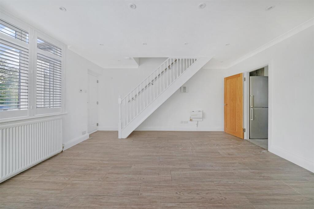 House in London, Redbridge - View 5