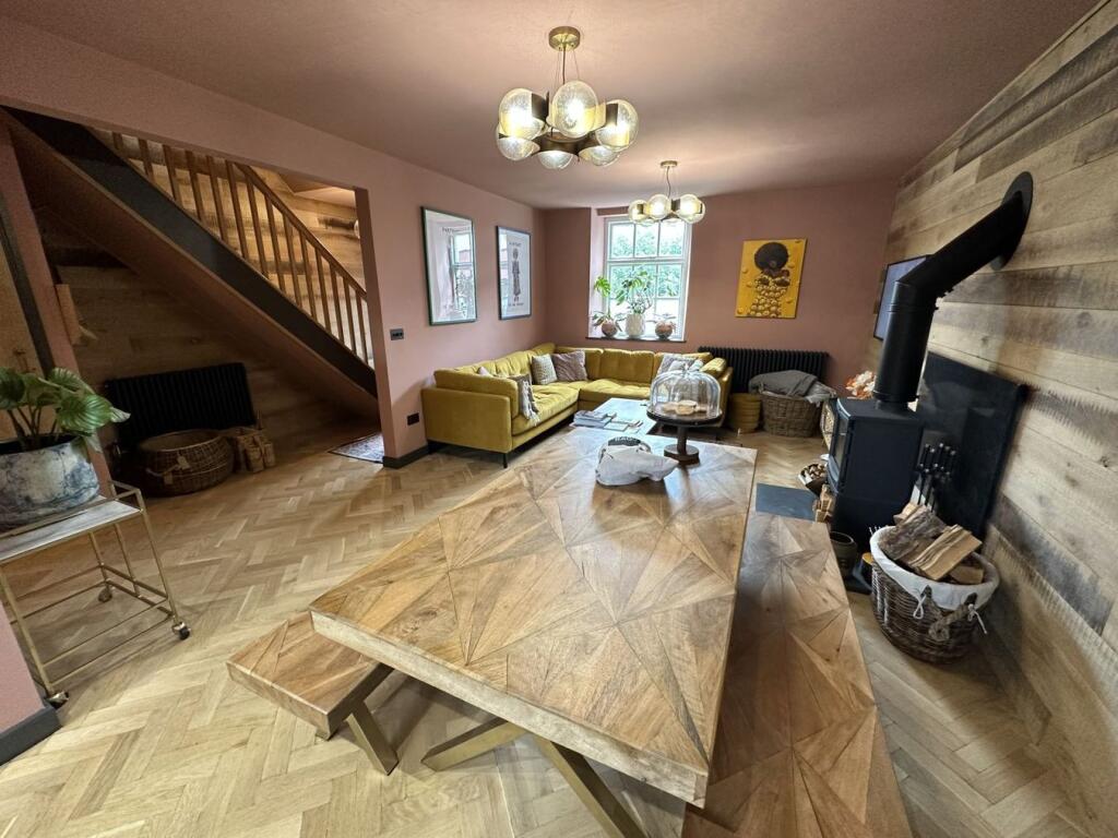 House in Llandrindod Wells, Llanfrynach - More