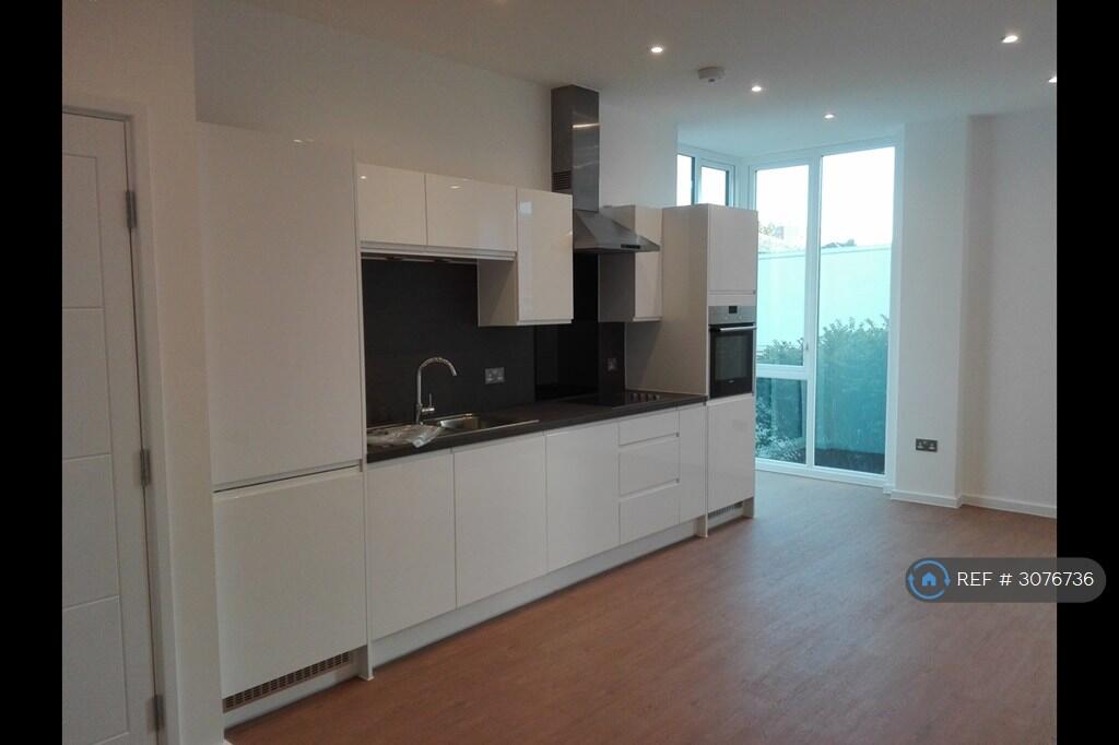 Apartment in Slough - View 3