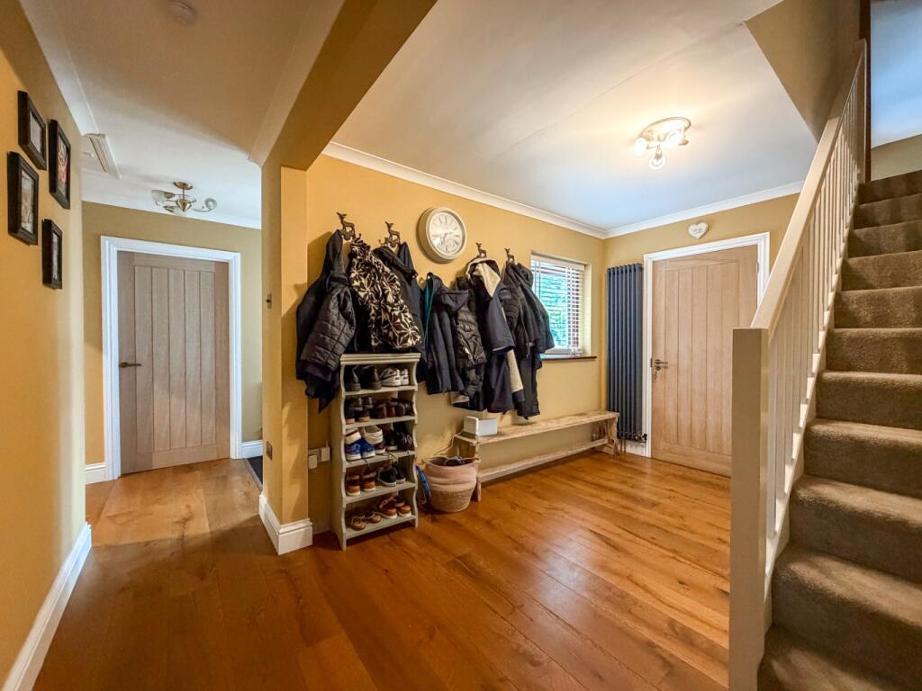 Gulval, Spacious home on generous corner plot photo 4