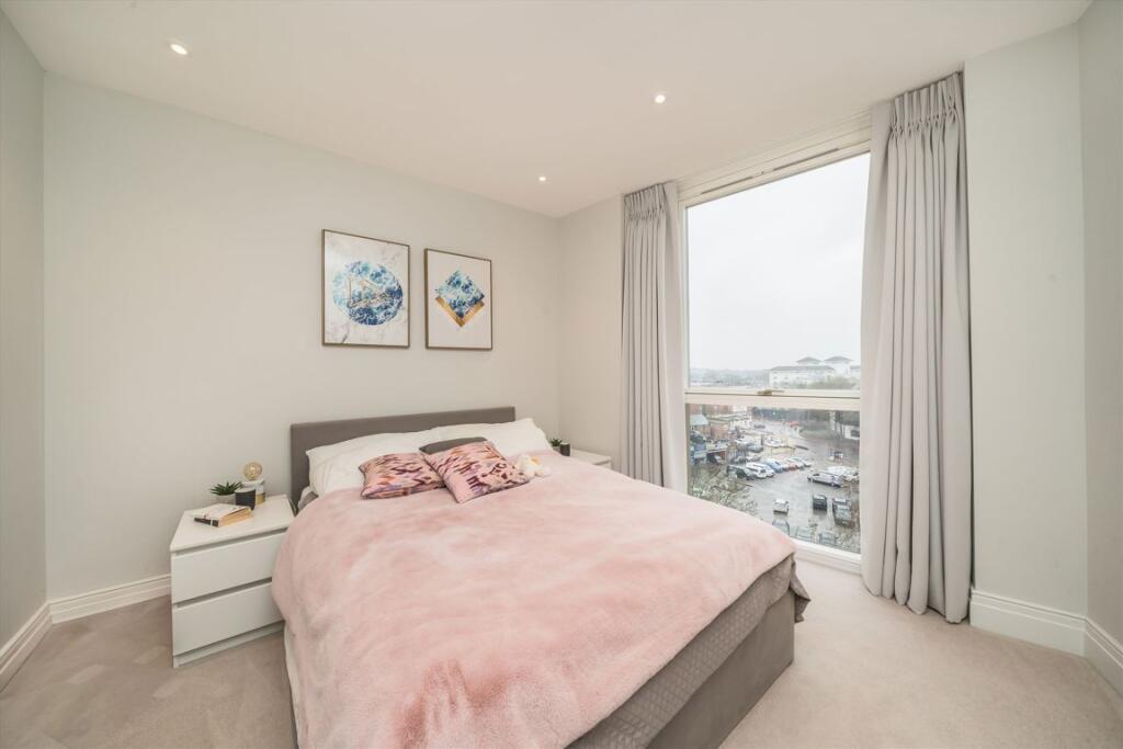 Apartment in Kingston upon Thames - View 5
