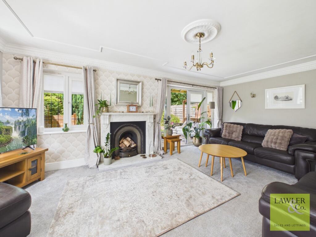 House in Tameside, Gee Cross - More