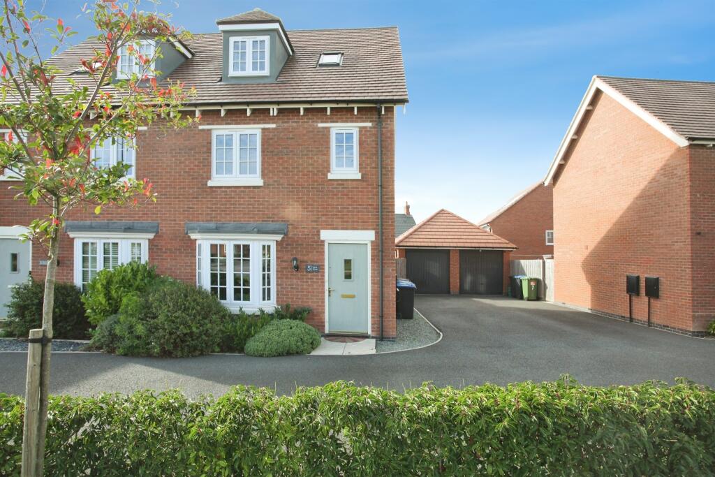 3-bed detached on Hertz Close, Houlton, Rugby, £340,000