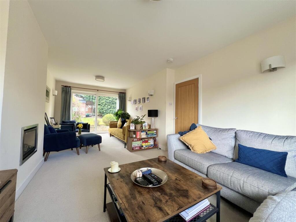 Willow Close, Hagley, Stourbridge photo 4