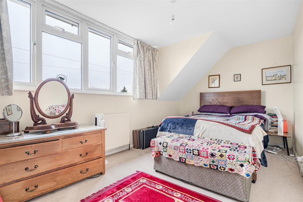 House in Reading, Caversham Heights - More