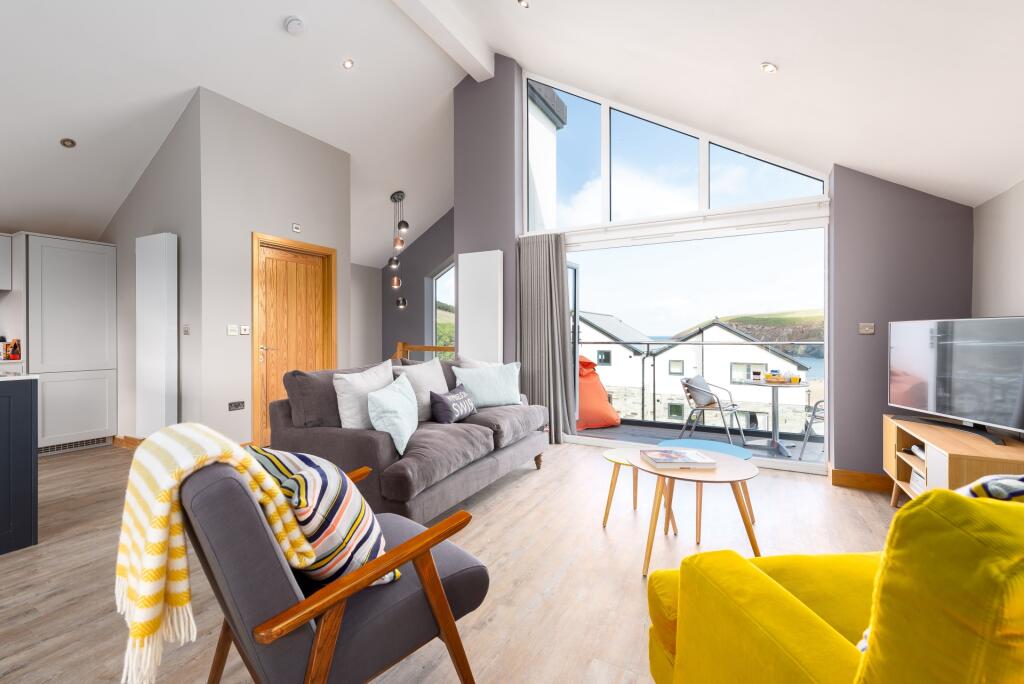 Mawgan Bay View, Mawgan Porth, TR8 - View 2