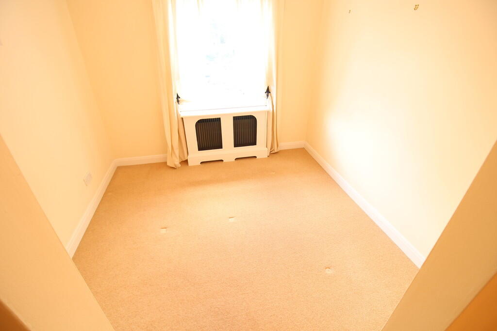 Apartment in Guildford, Surrey - View 5