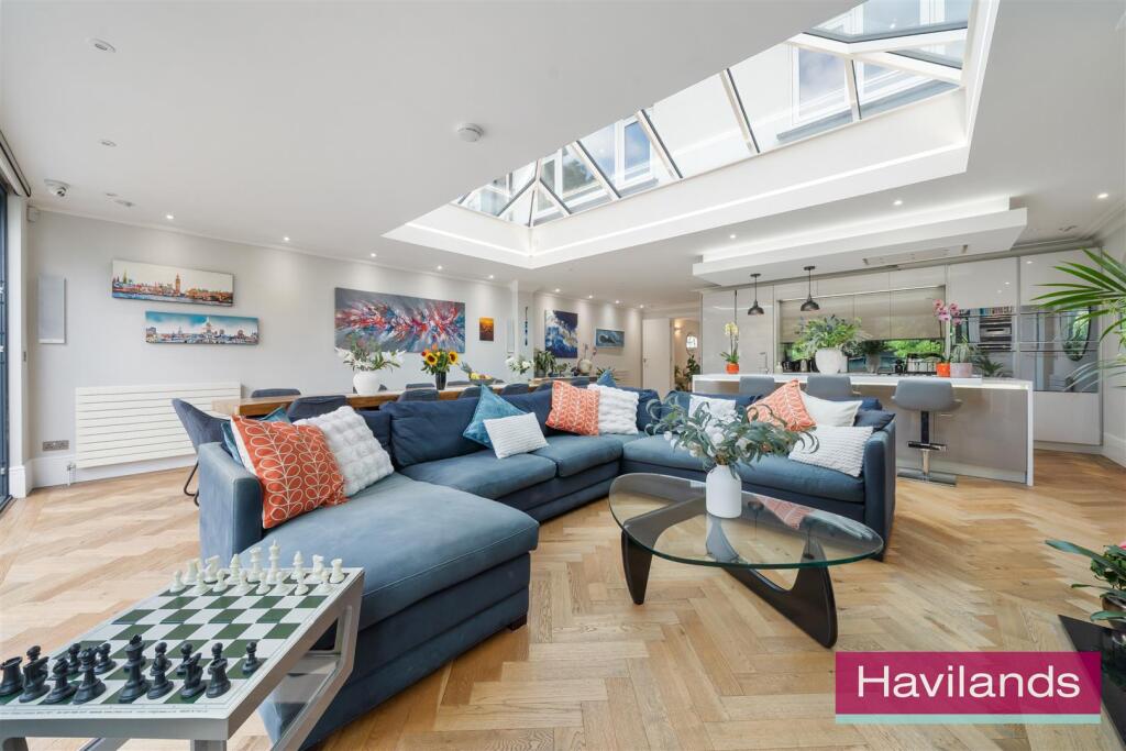 House in London, Winchmore Hill, Palmers Green - More