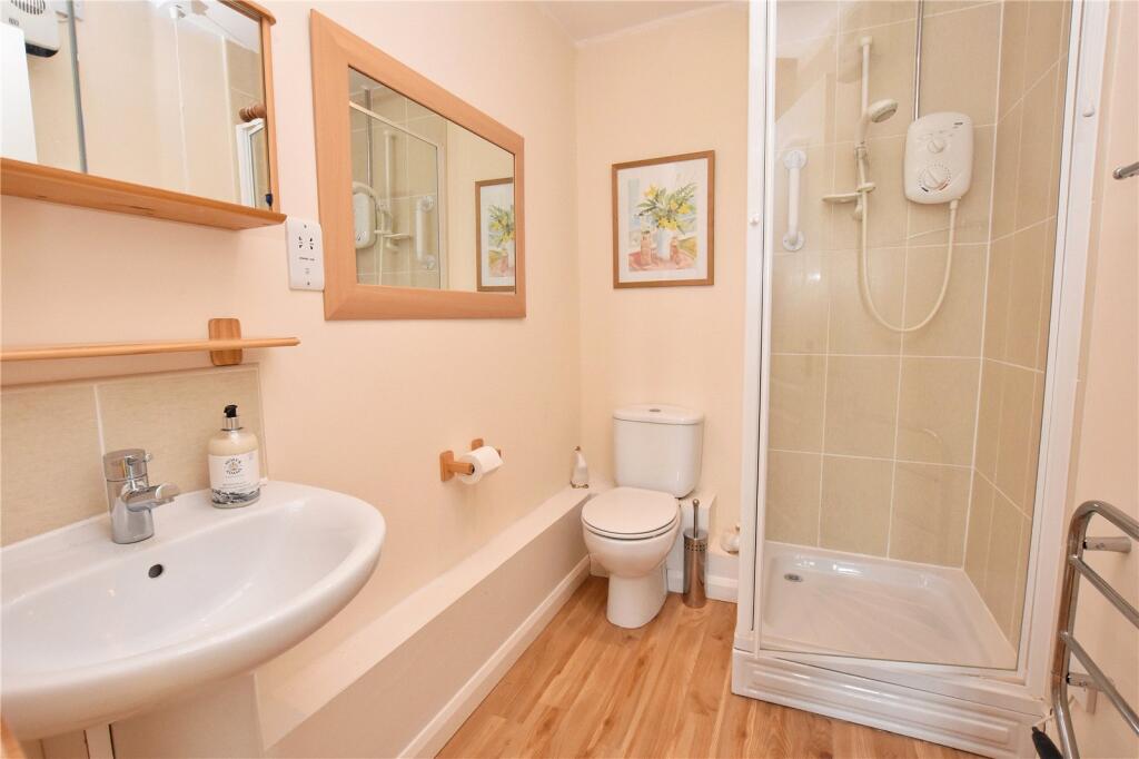 Newshaw Lane, Hadfield, Glossop, Derbyshire, SK13 photo 4