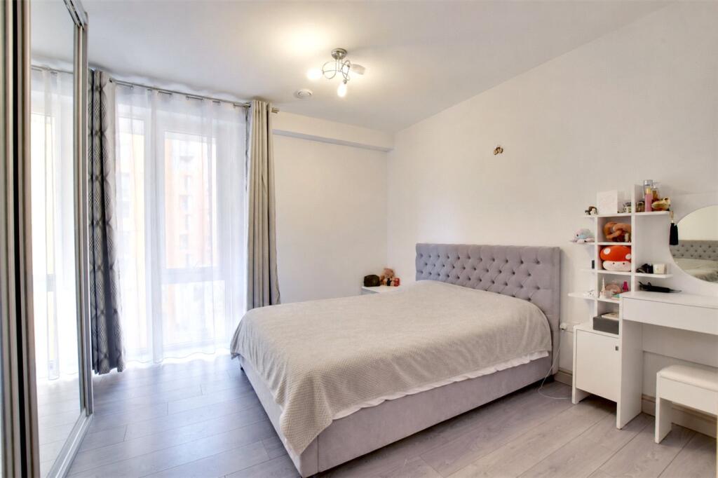 Apartment in London, Royal Borough of Greenwich - More