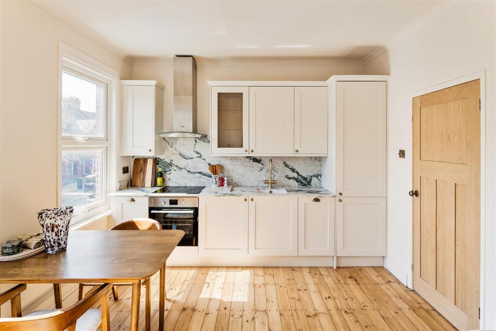 Apartment in London, Leyton - View 3