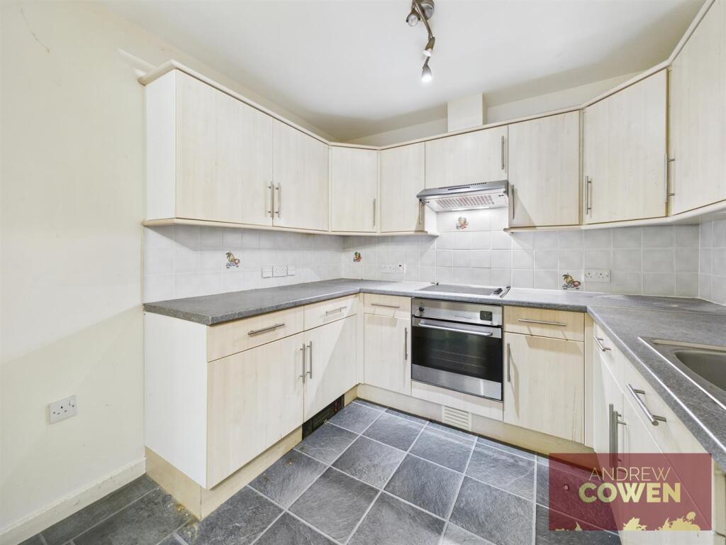 North Leas Avenue, Scarborough photo 4