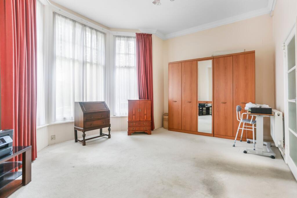 Apartment in Hove, Brunswick - View 2