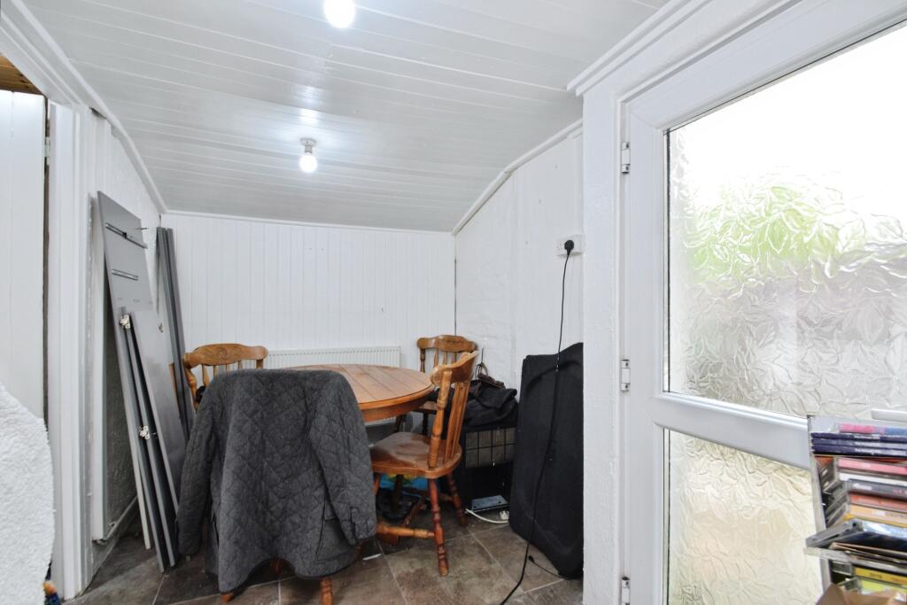 House in Pontardawe, Neath Port Talbot - View 3