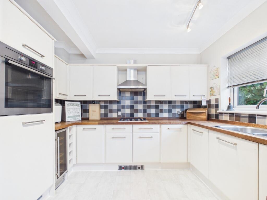 House in Sidcup, The Hollies, Longlands - View 5