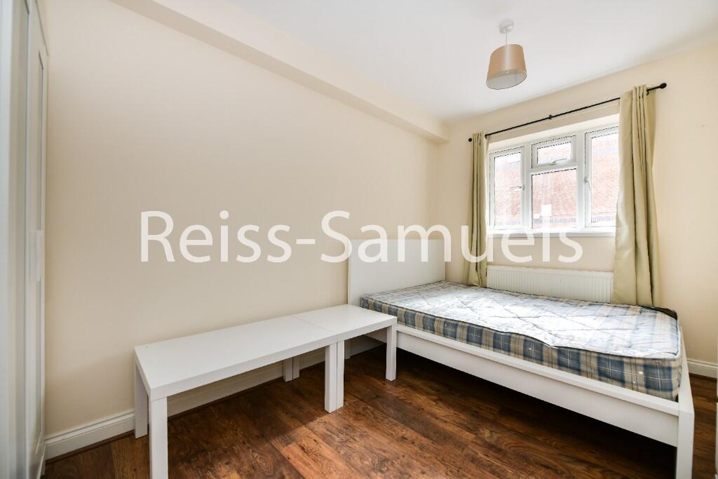 6 bedroom semi-detached house for rent