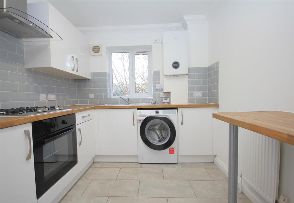 Apartment in Whiteley, Burridge - View 2