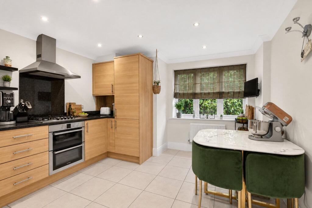 Apartment in Slough - More