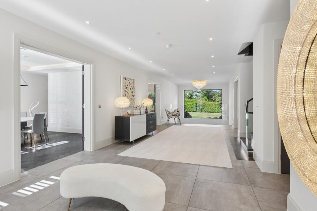 High Drive, Oxshott, Leatherhead, Surrey, KT22 photo 4