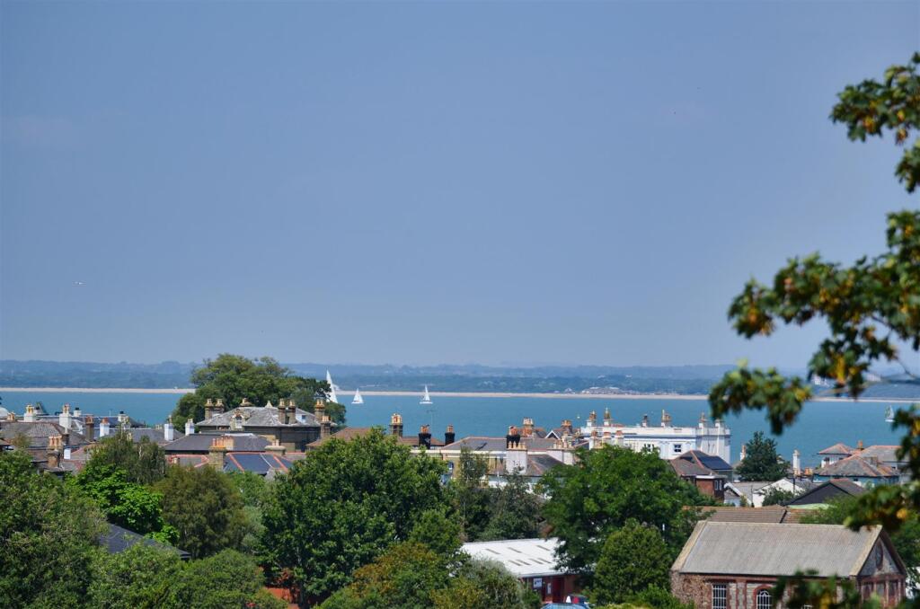 House in Ryde, Oakfield - View 2