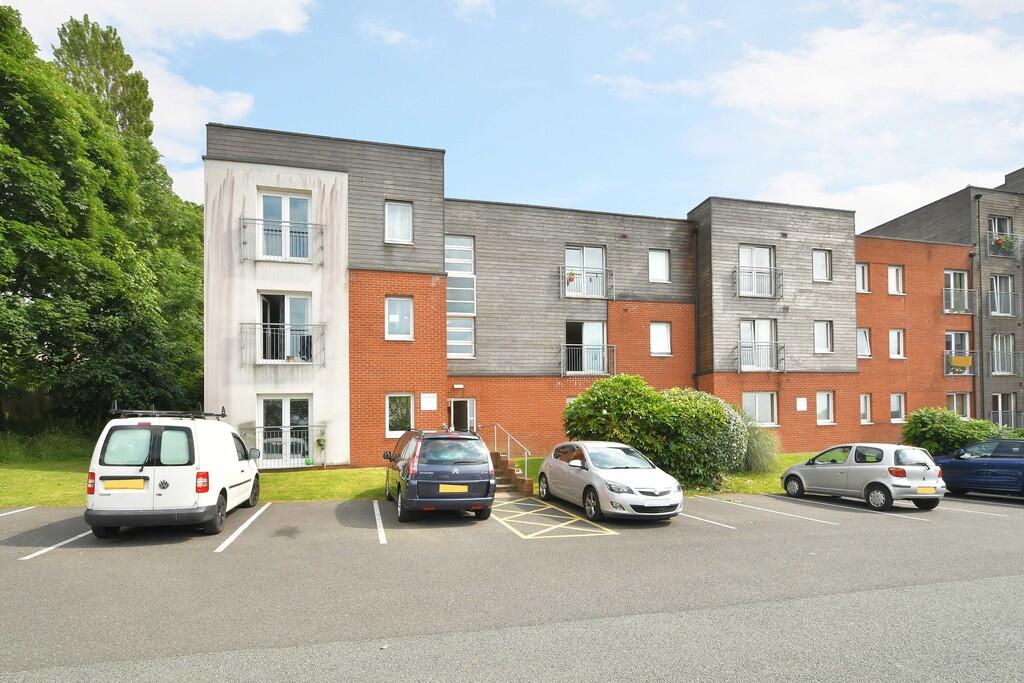 2-bed flat on Lancashire Court, Federation Road, Burslem, £55,000