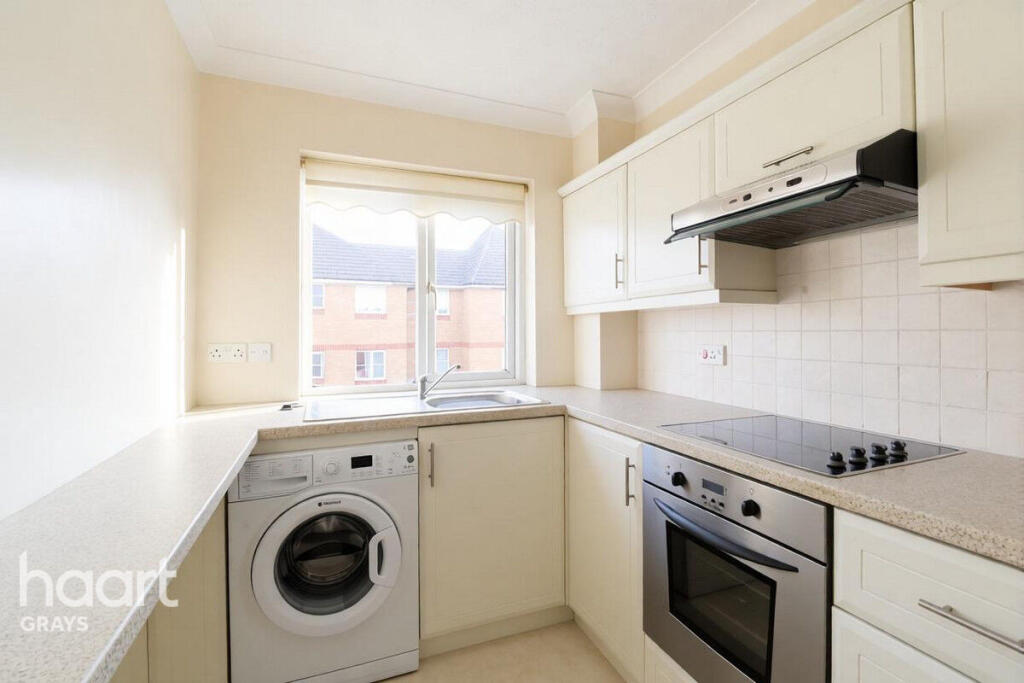 Apartment in Grays, Little Thurrock - View 5