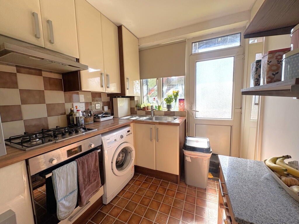 Canons Court, Stonegrove, Edgware, HA8 - View 3