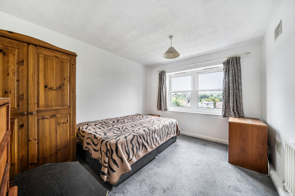 Apartment in Redhill - View 3
