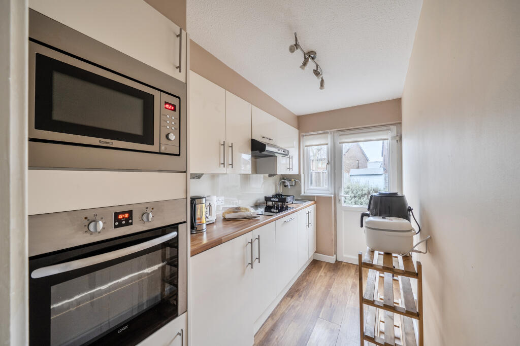Fenland Close, Middleleaze, Swindon, SN5 5GG photo 2