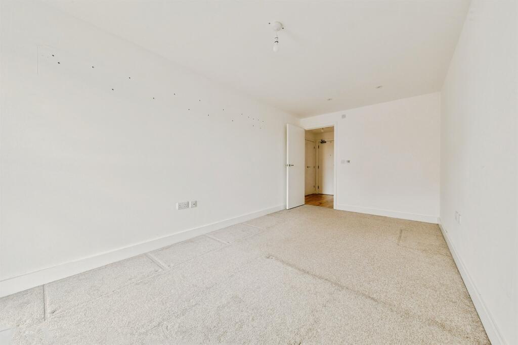 Apartment in Stevenage - View 5
