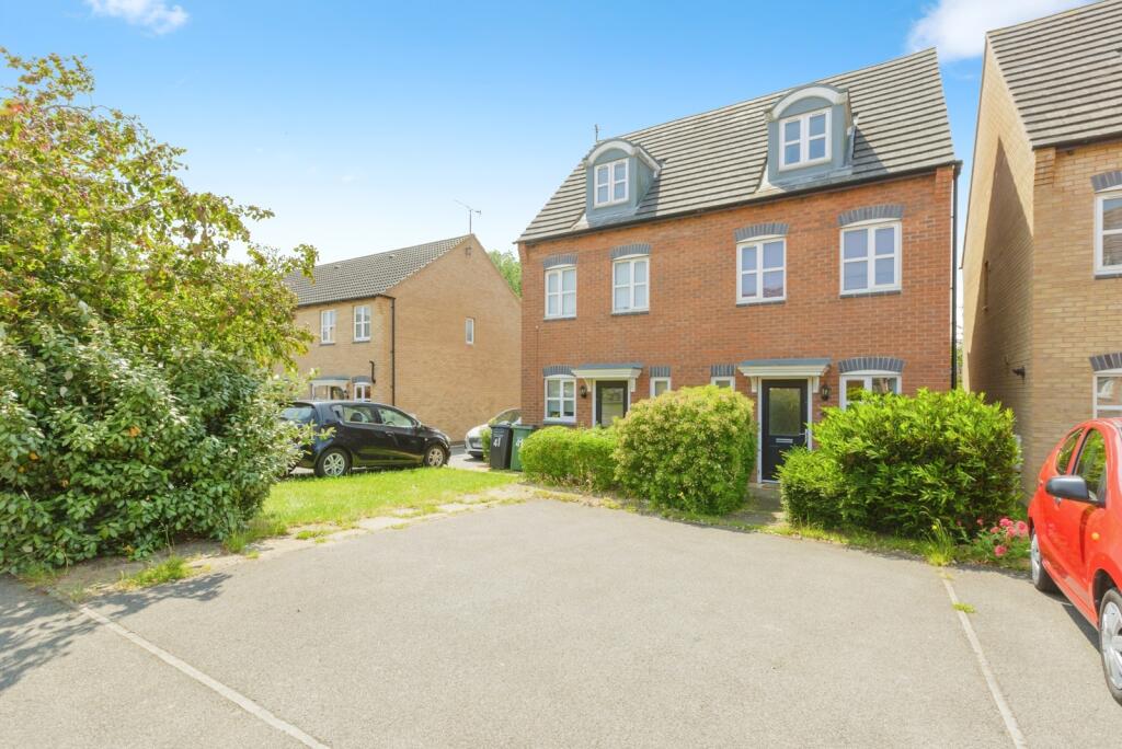 3-bed semi-detached on Pipistrelle Way, Oadby, Leicestershire, LE2, £260,000
