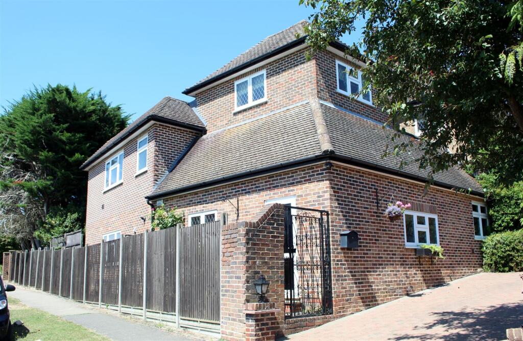 Mymms Drive, Brookmans Park