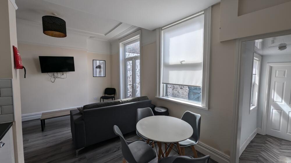 House in Liverpool, Wavertree - More