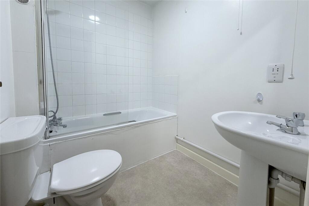 Avonfield Avenue, Bradford photo 5