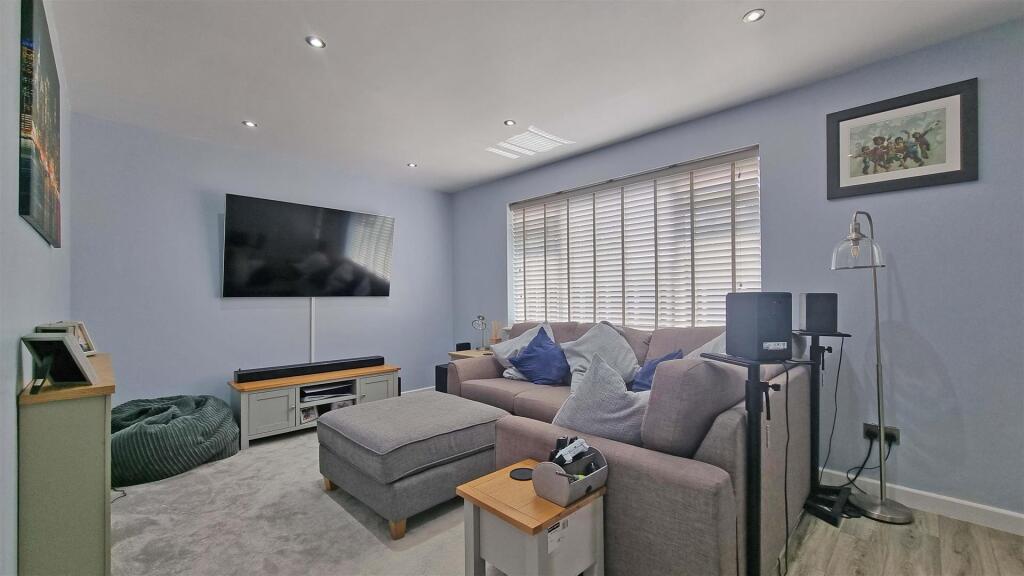 Beckfield Close, Kings Norton photo 4