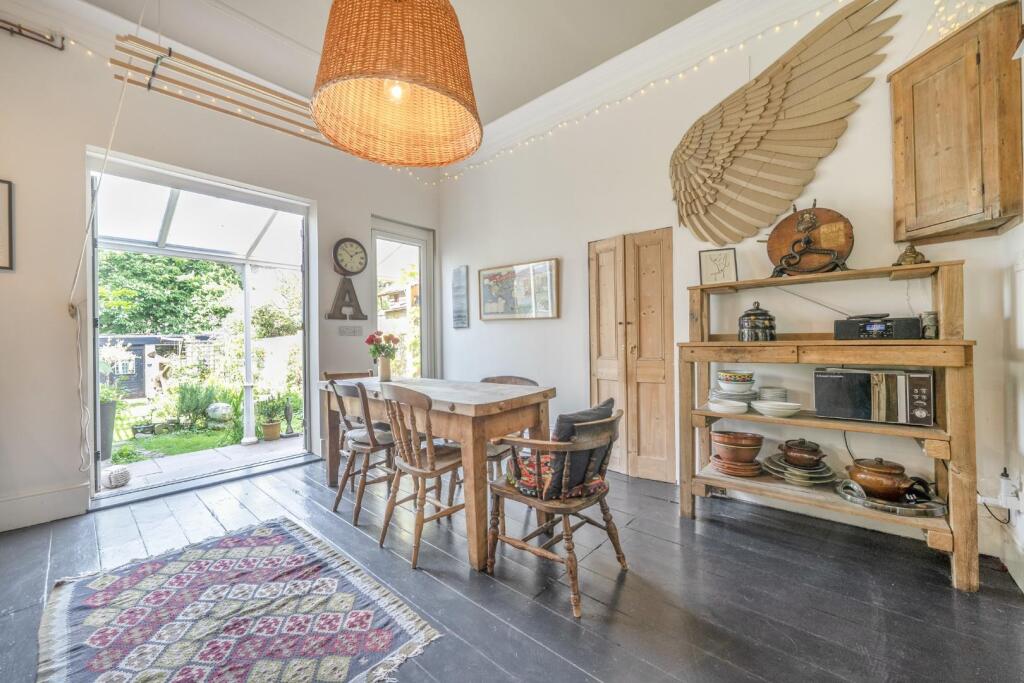 House in Portsmouth, Southsea - More