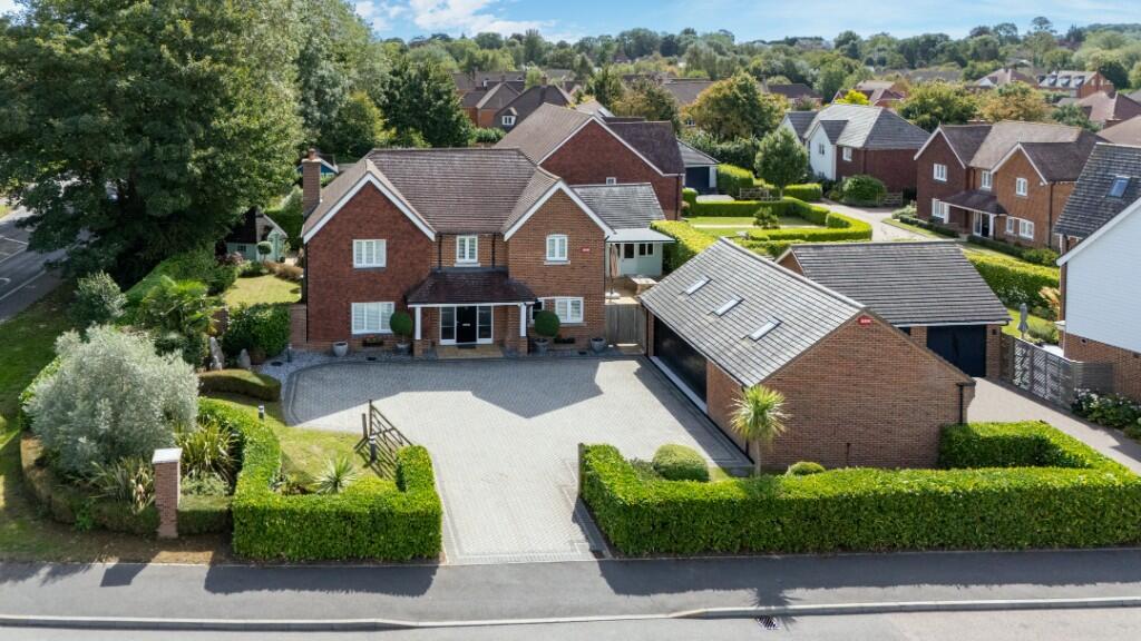 4-bed detached on Charing, £795,000